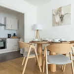 Stylish Lakeside Home 3