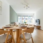 Stylish Lakeside 3 Ginebra