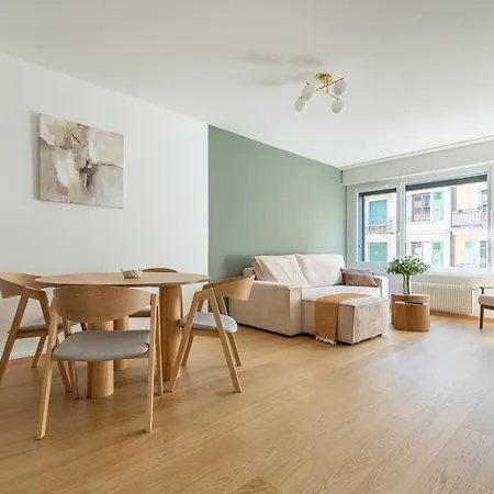 Apartment Stylish Lakeside 3