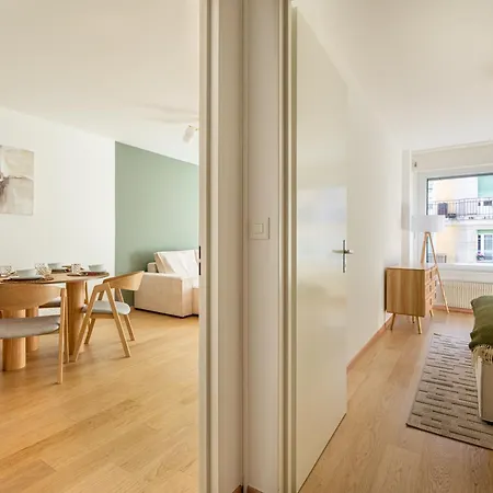Apartment Stylish Lakeside 3