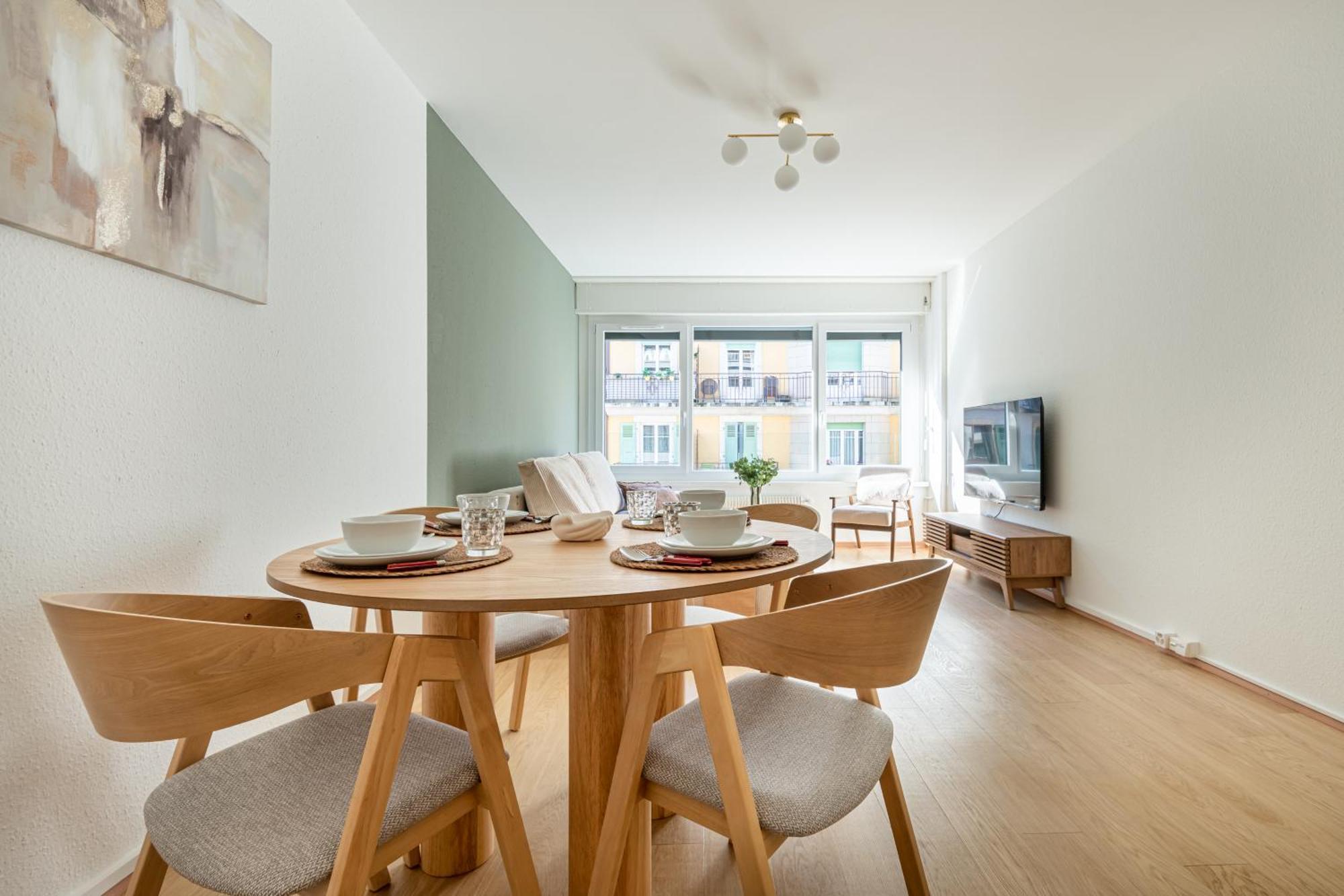 Stylish Lakeside 3 Ginebra