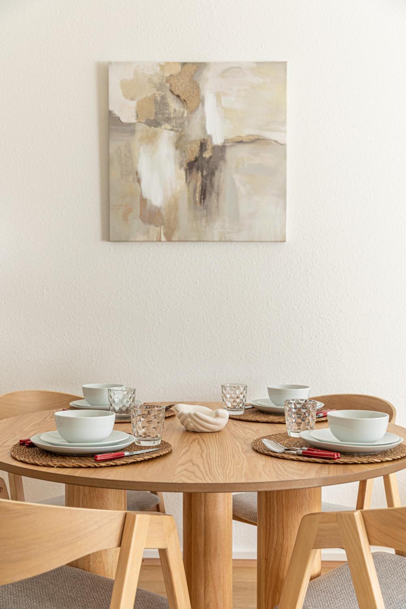 Stylish Lakeside 3 *